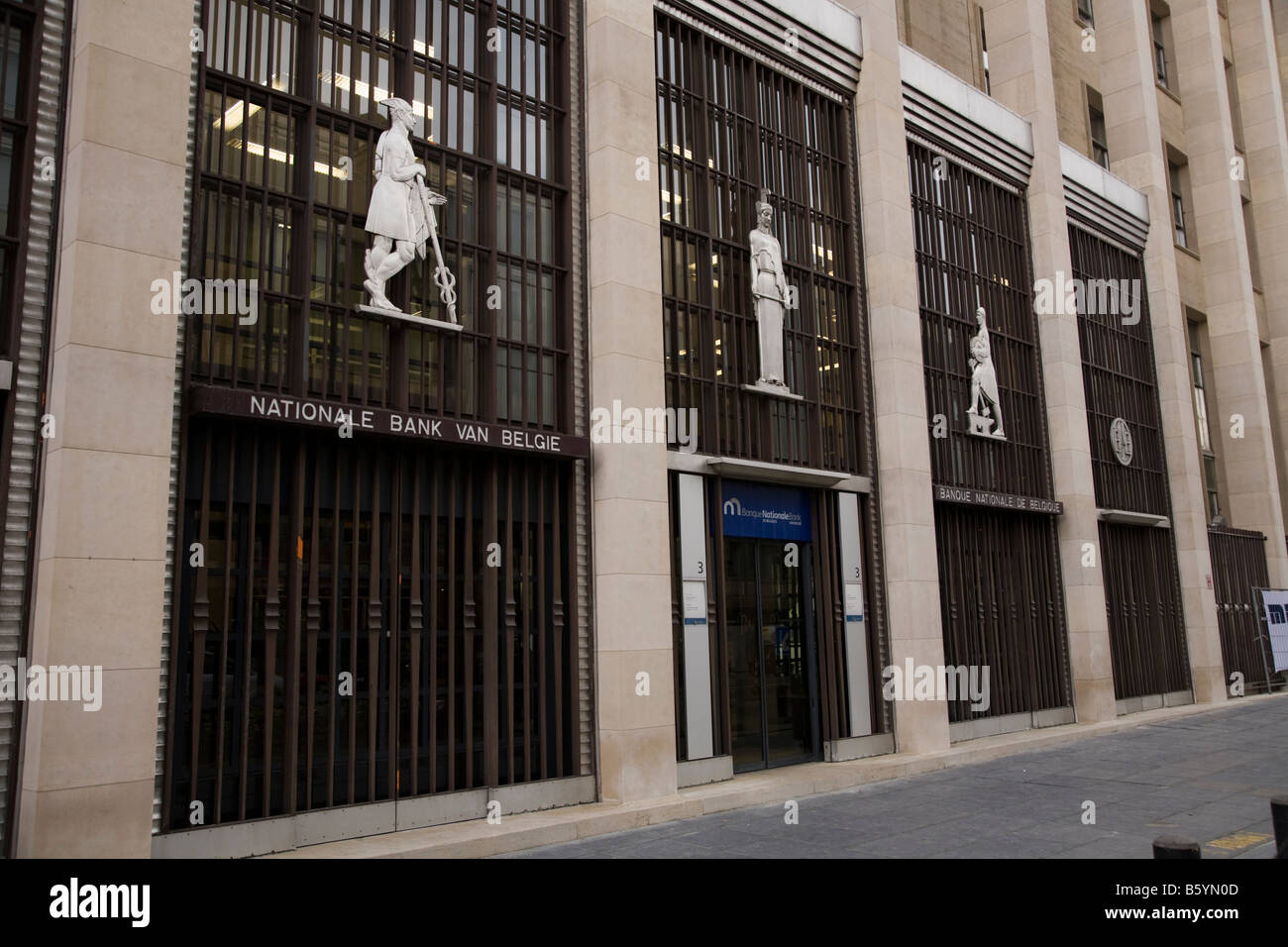 Entrée principale de la Banque Nationale de Belgique. Bruxelles. La Belgique.  (44 Photo Stock - Alamy