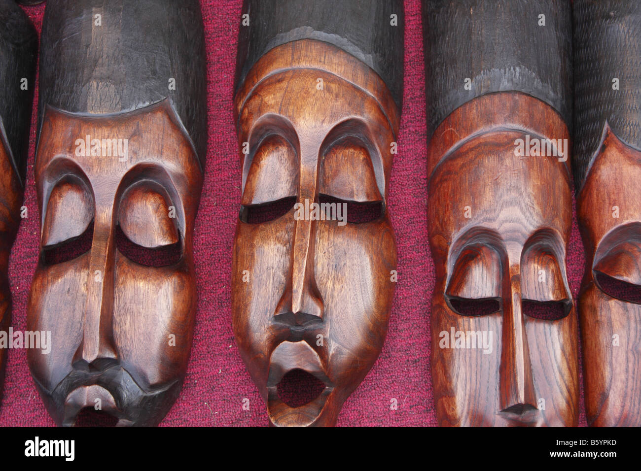 Les masques tribaux africains Banque D'Images