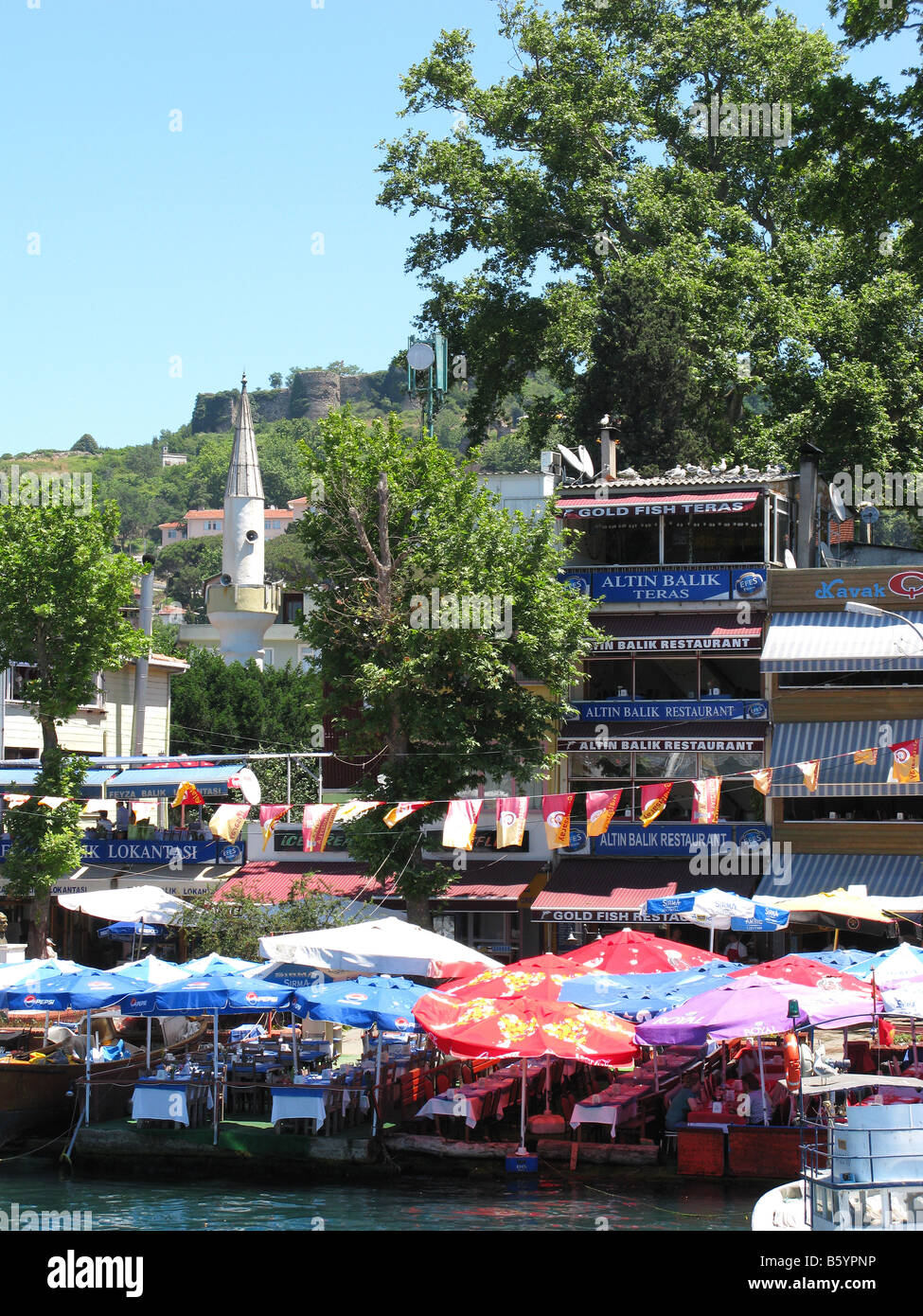 ISTANBUL. Le village d'Anadolu Kavagi sur la rive asiatique du Bosphore. L'année 2008. Banque D'Images