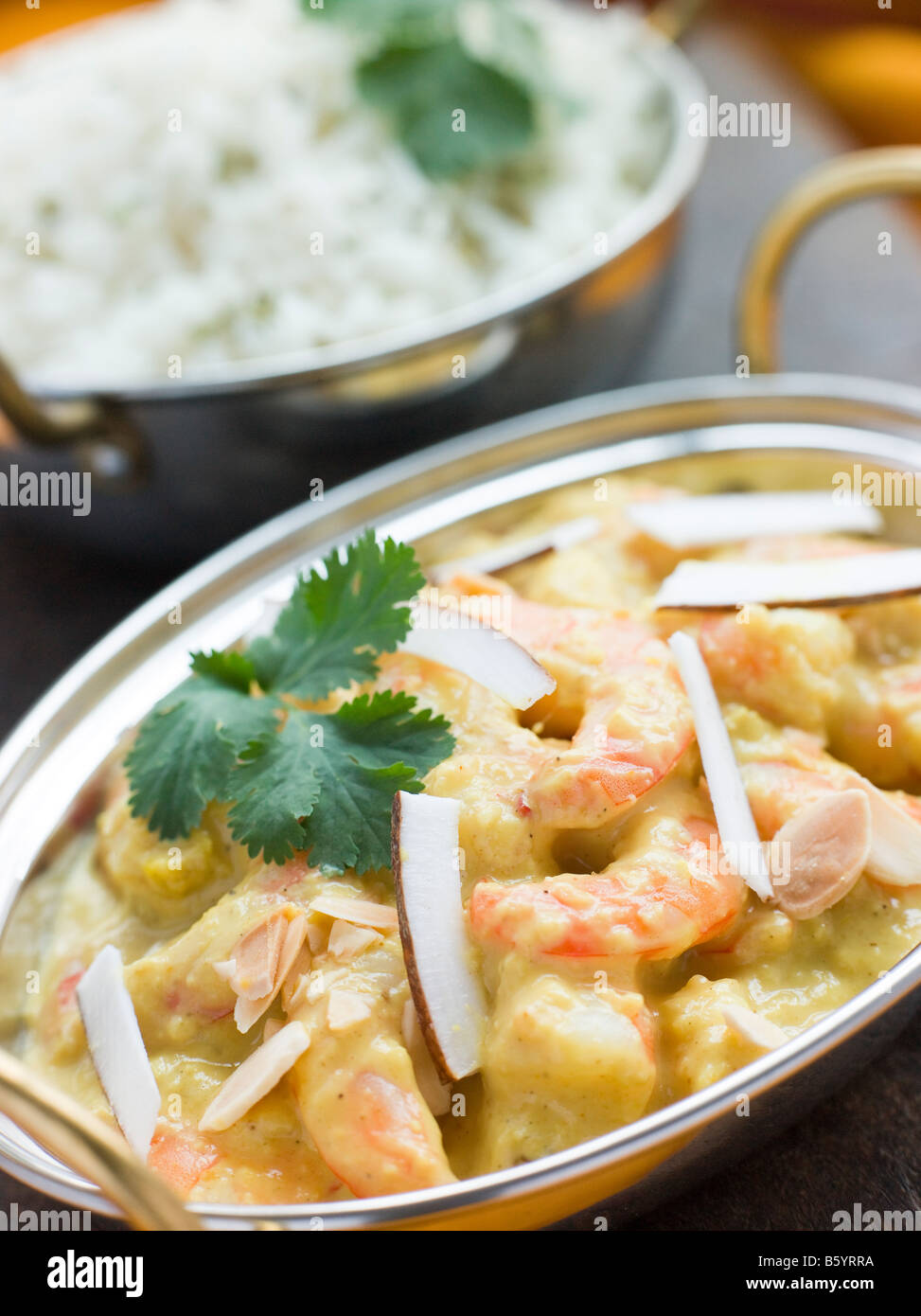 Crevette Korma Style Restaurant avec du riz Basmati Banque D'Images