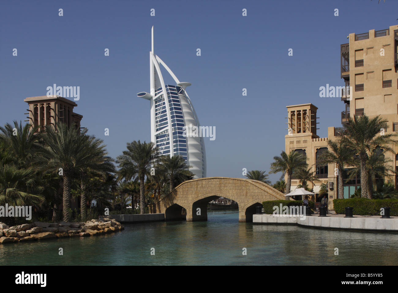 MADINAT JUMEIRAH ET L'hôtel Burj Al Arab à Dubaï Banque D'Images