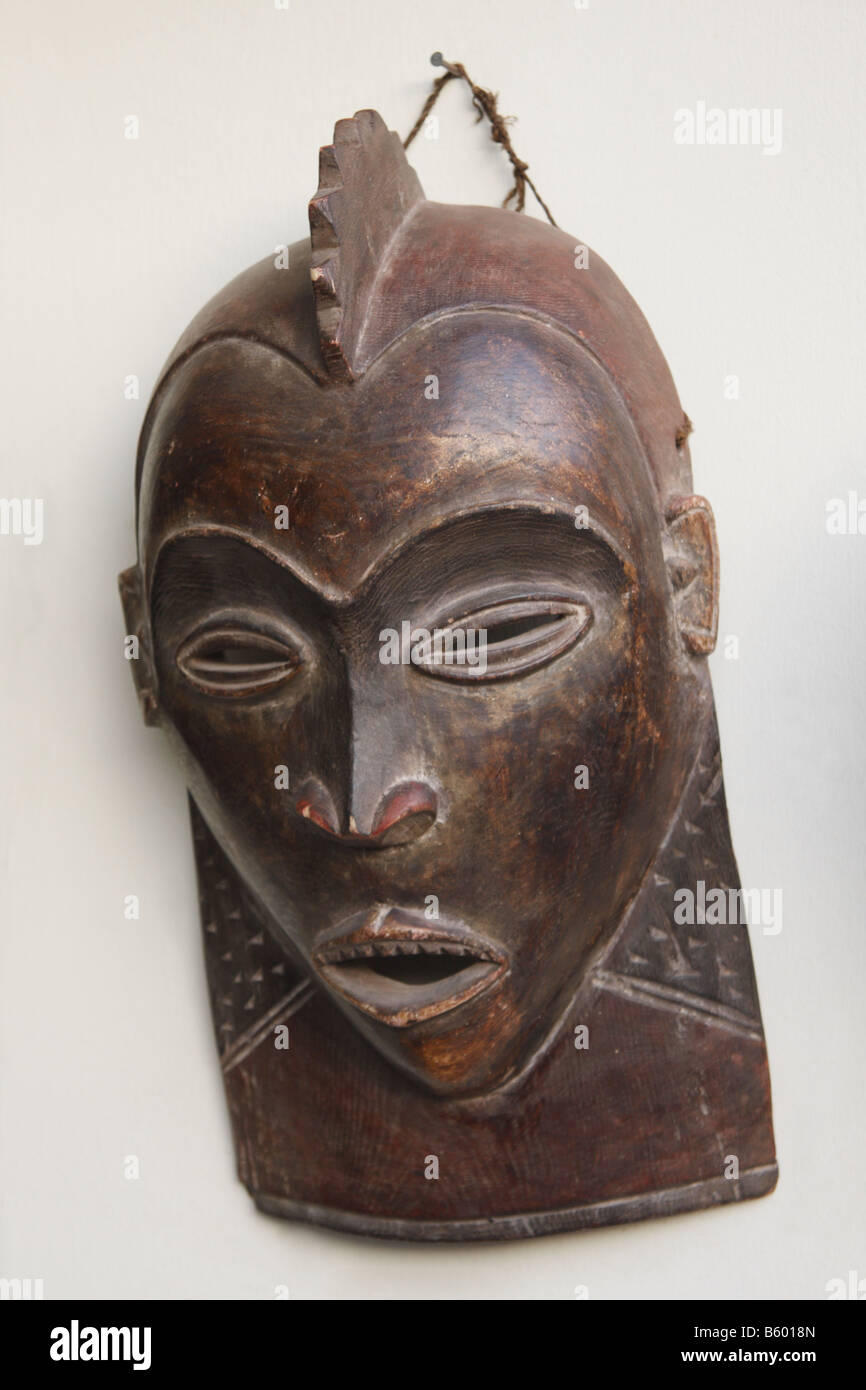Un masque TRIBAL AFRICAIN Banque D'Images