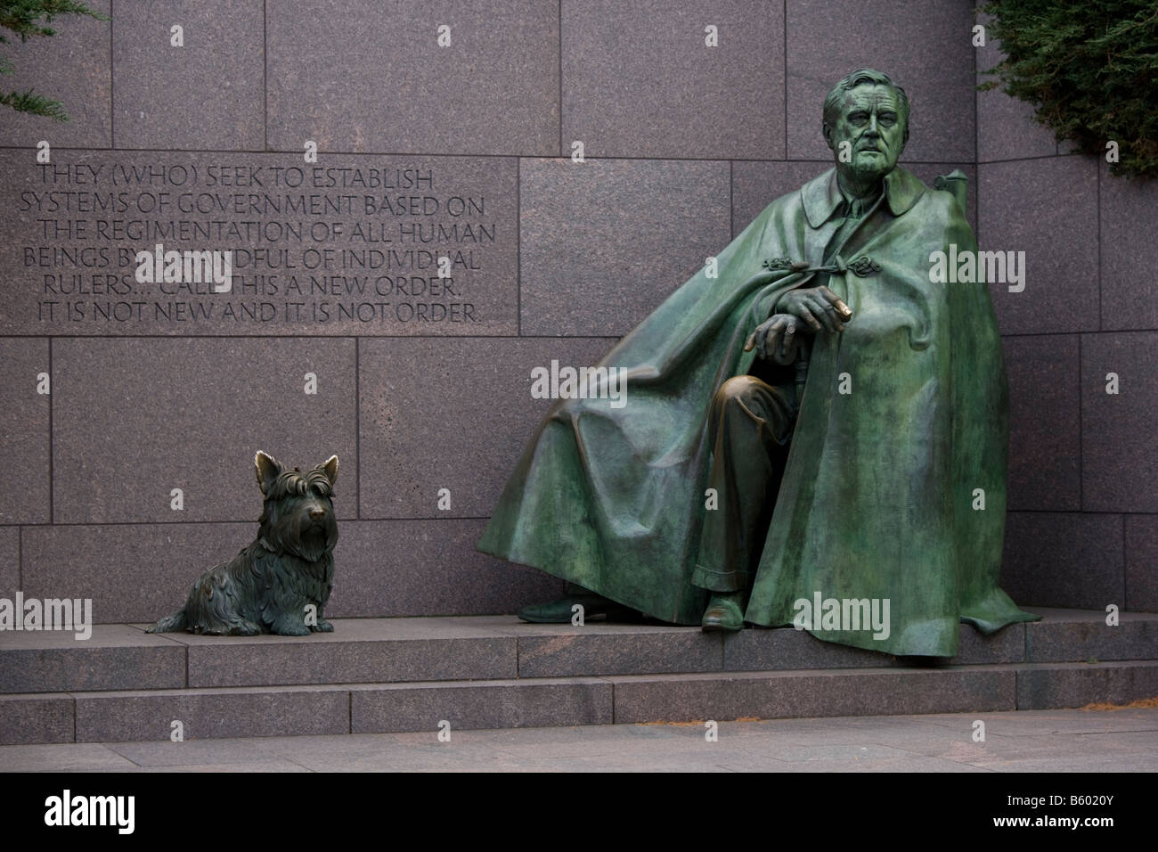 Statue de FDR et son chien Falla par Neil Estern dans le Franklin Delano Roosevelt Memorial à Washington DC Banque D'Images