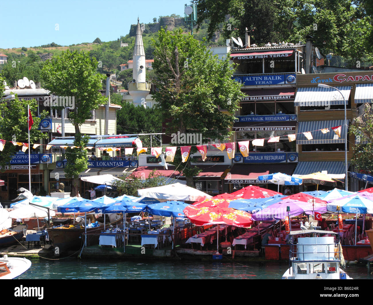 ISTANBUL. Le village d'Anadolu Kavagi sur la rive asiatique du Bosphore. L'année 2008. Banque D'Images
