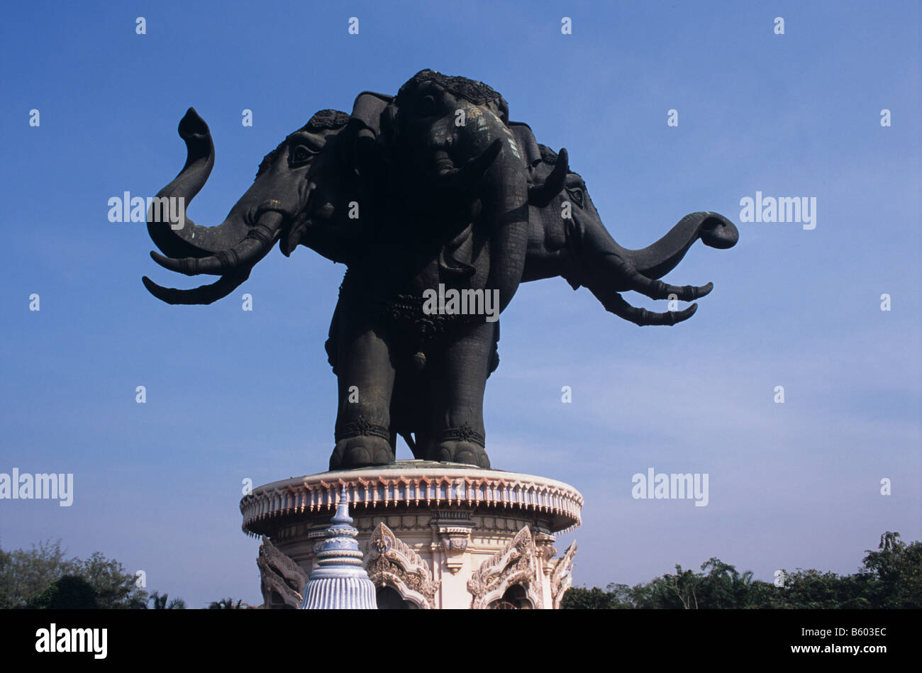 L'éléphant à tête 3 Lieu de culte et monument, une partie de l'Erewan Museum dans la banlieue de Bangkok, Thaïlande Banque D'Images