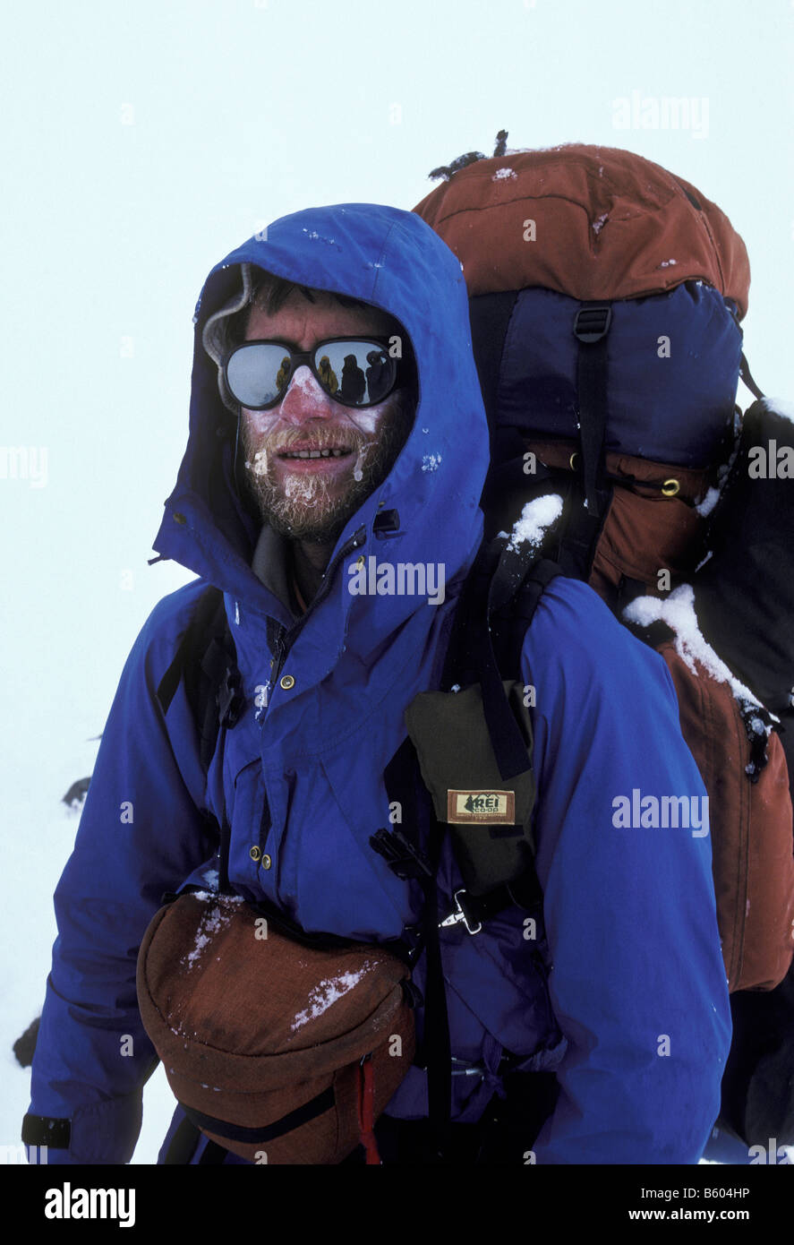 Climber dure un jour de tempête sur le Cerro Aconcagua, Andes, Argentine. Banque D'Images