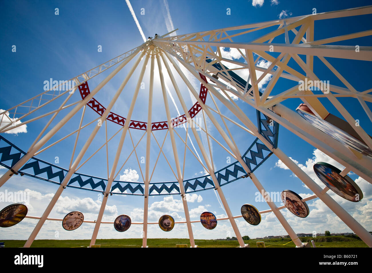 Tipi Saamis, le plus grand tipi, dans la ville de Medicine Hat, Alberta, Canada. Banque D'Images