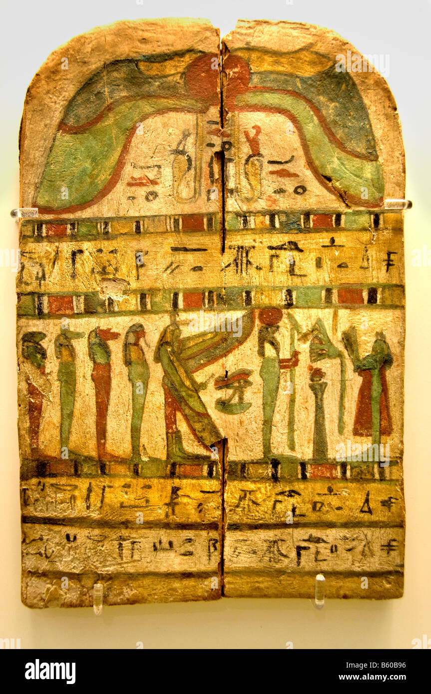 Ornement en bois d'un sarcophage extérieur ou boîte de canopes représentant l'oiseau Ba Egypte archéologie égyptienne Banque D'Images