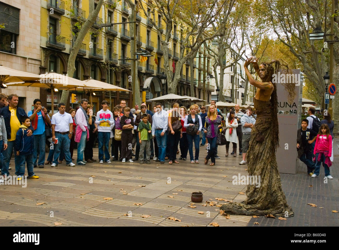 Le long de la statue humaine La Rambla à Barcelone Espagne Europe Banque D'Images