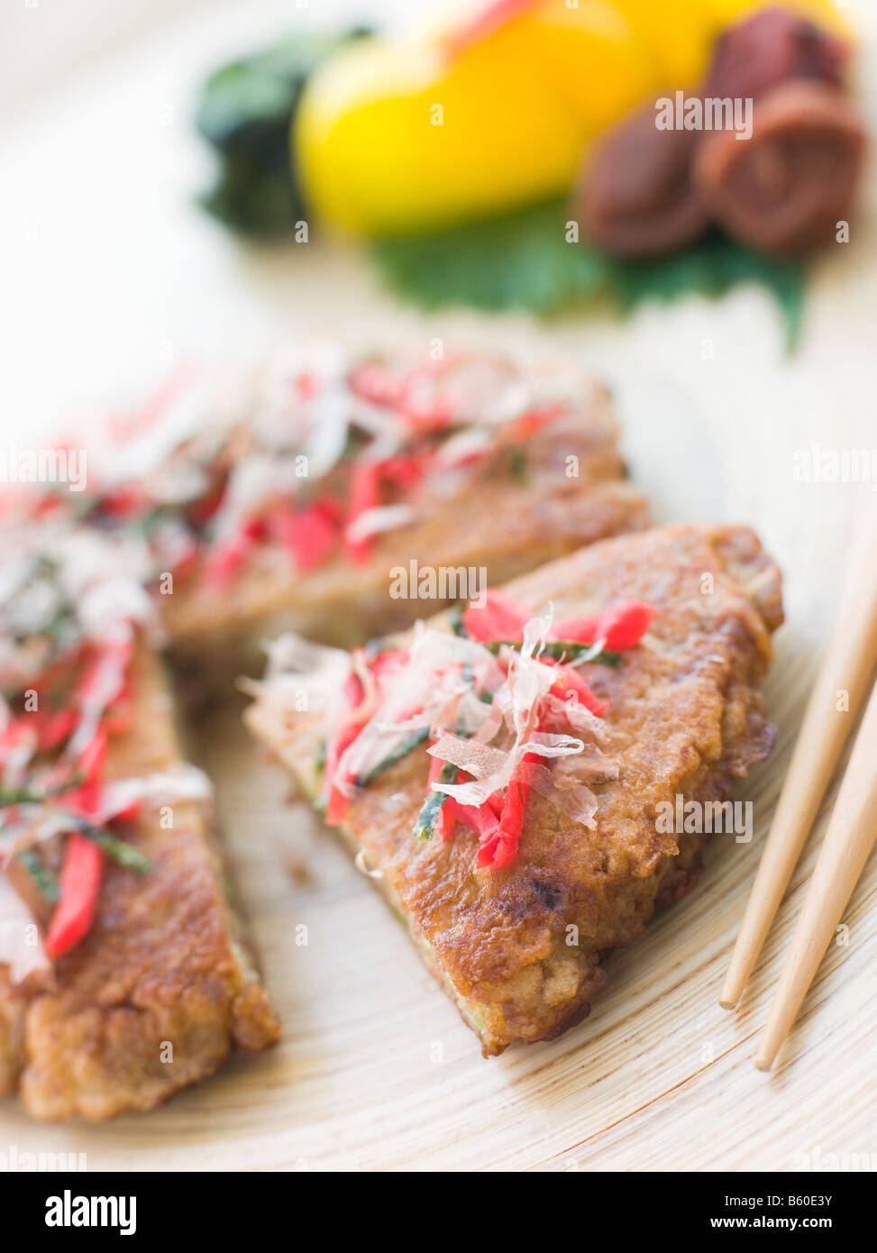 Crêpes salées avec Red gingembre mariné et Bonito Banque D'Images
