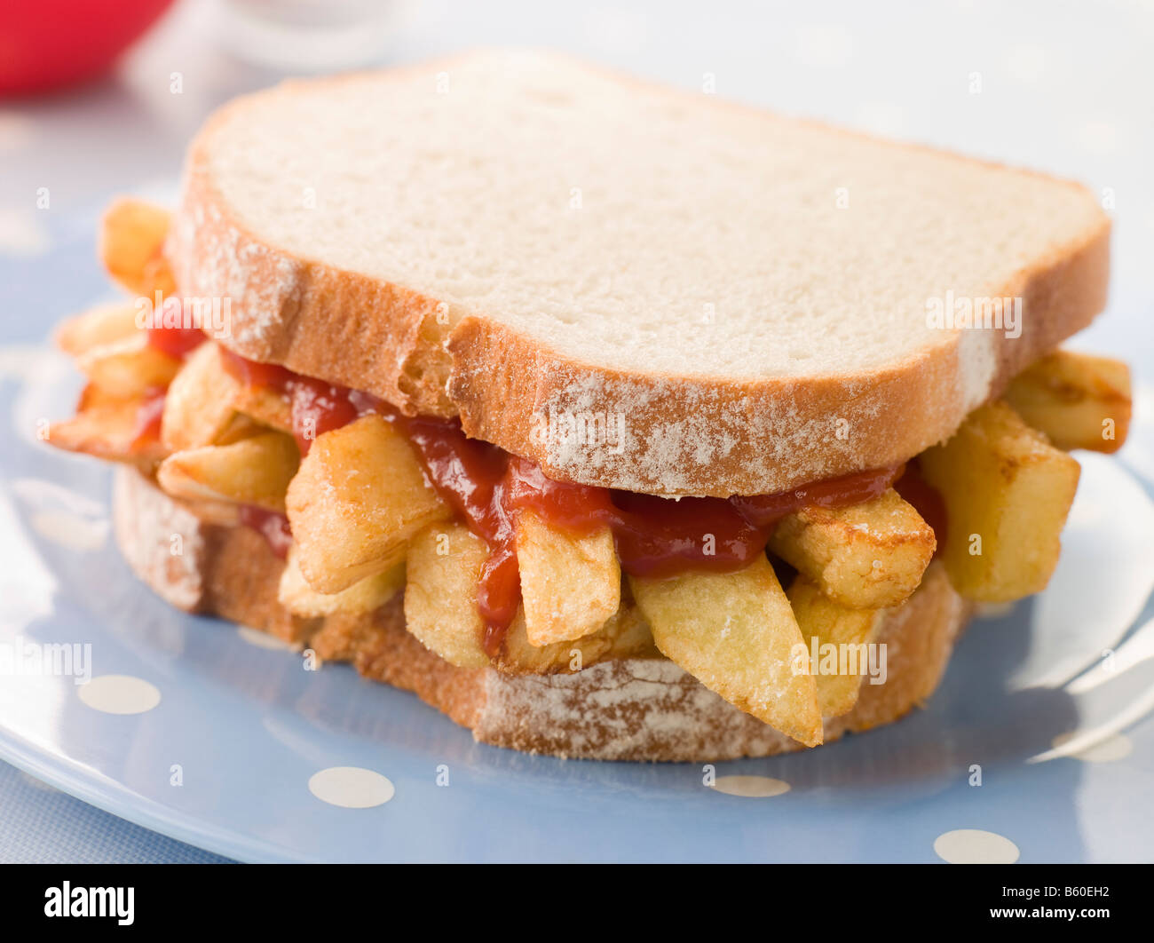 Sandwich puce sur pain blanc avec Ketchup Banque D'Images