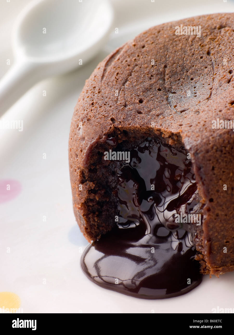 Chocolat au lait avec un centre de fondant Banque D'Images