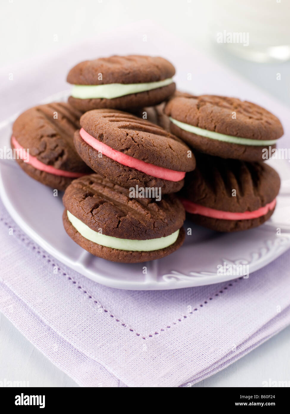 Kiss au Chocolat Biscuits remplis de crème de menthe Banque D'Images