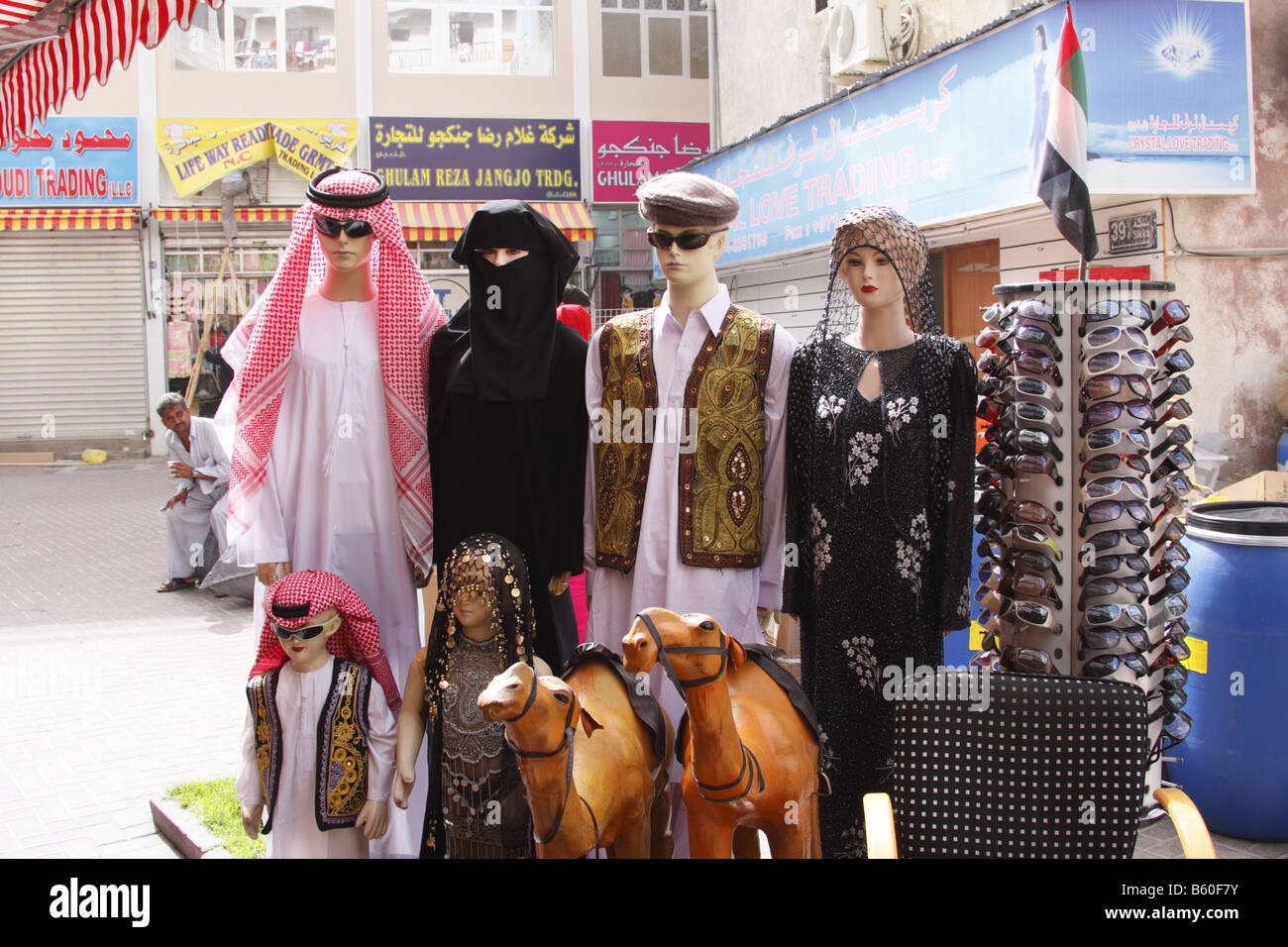 Une boutique de textiles au souk de l'OR À DUBAÏ Banque D'Images