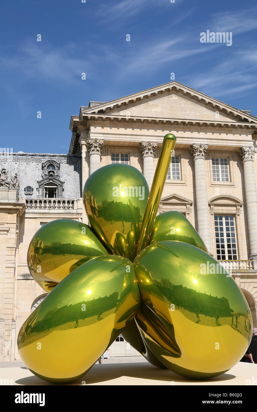 Jeff Koons Versailles Sculpture de fleurs jeff koons Banque de photographies et d’images à ...