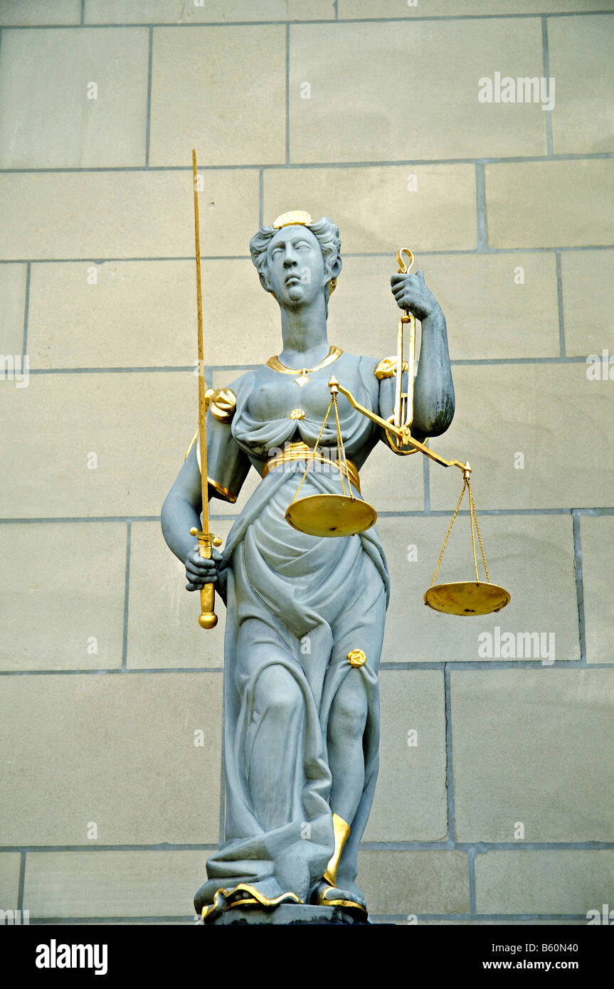 Statue de Dame Justice, sculpteur Hans Dub, de l'Hôtel de Ville, Zofingen, Argovie, Suisse, Europe Banque D'Images
