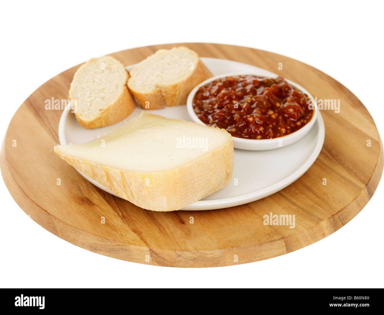 Ossau Iraty fromage avec du pain et de la relish tomate Banque D'Images