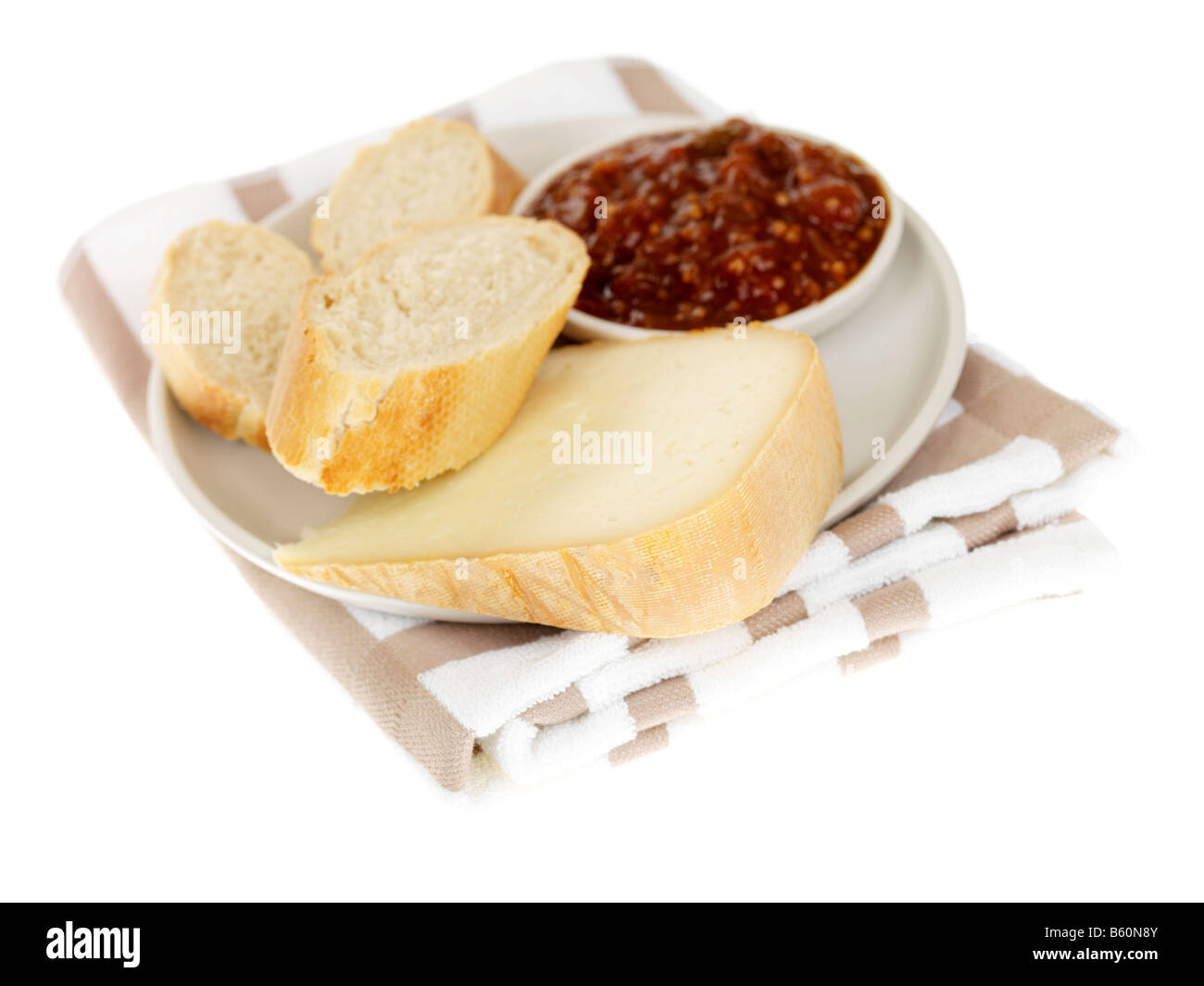 Ossau Iraty fromage avec du pain et de la relish tomate Banque D'Images