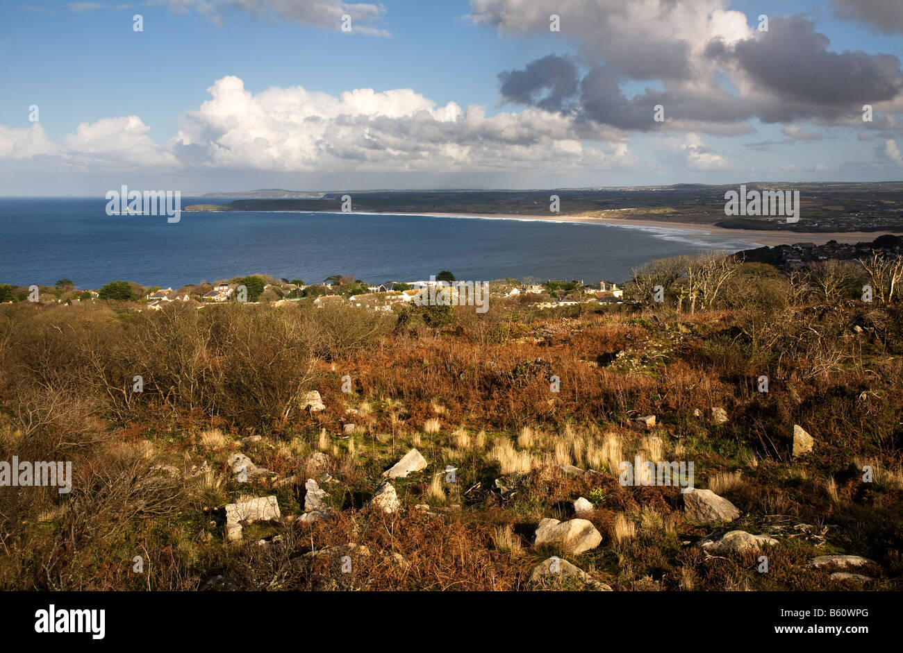 Vue du clocher woods à travers la baie de St Ives Cornwall Banque D'Images