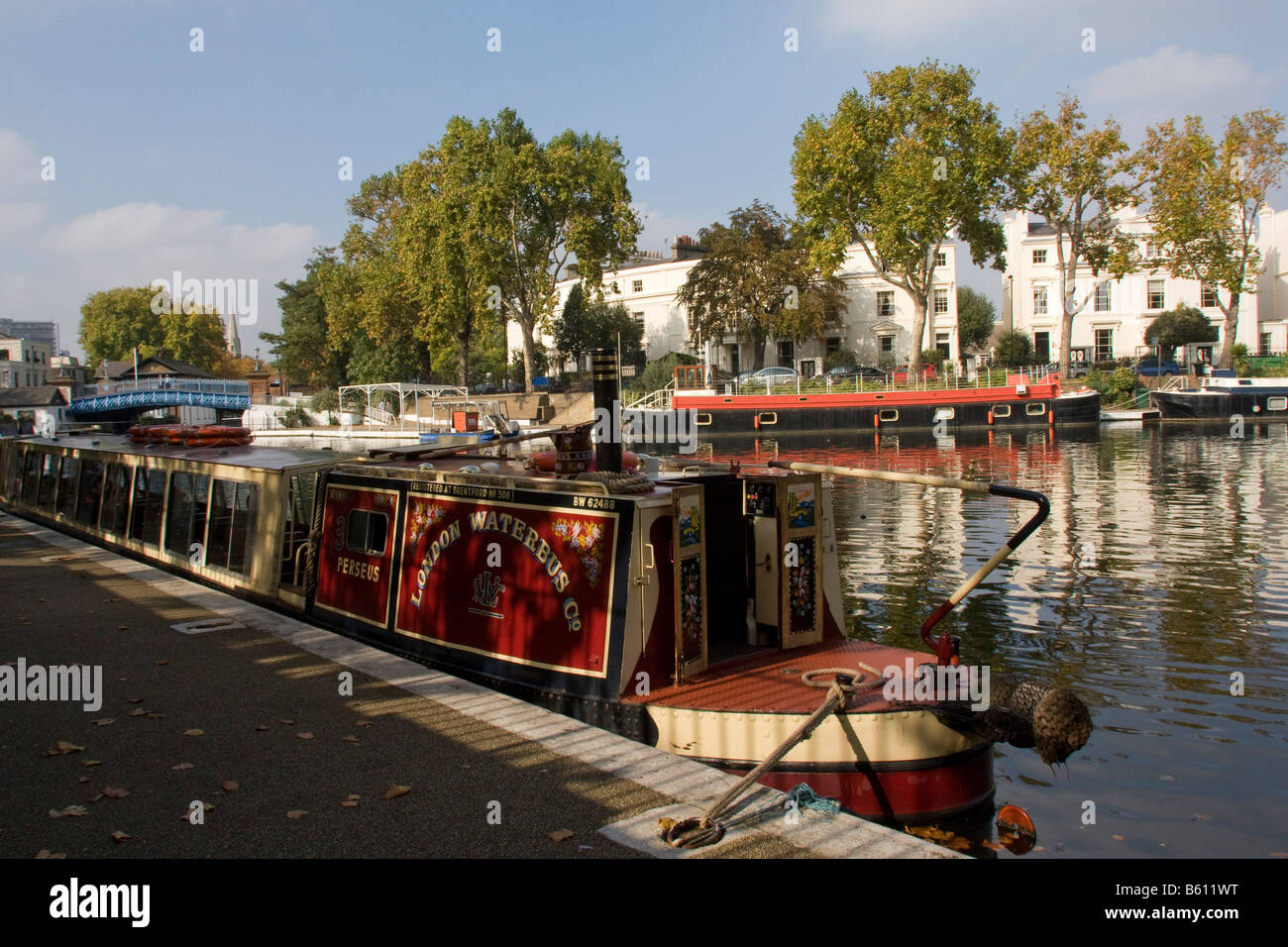 Bateaux étroits sur canal à petite Venise Londres GB UK Banque D'Images