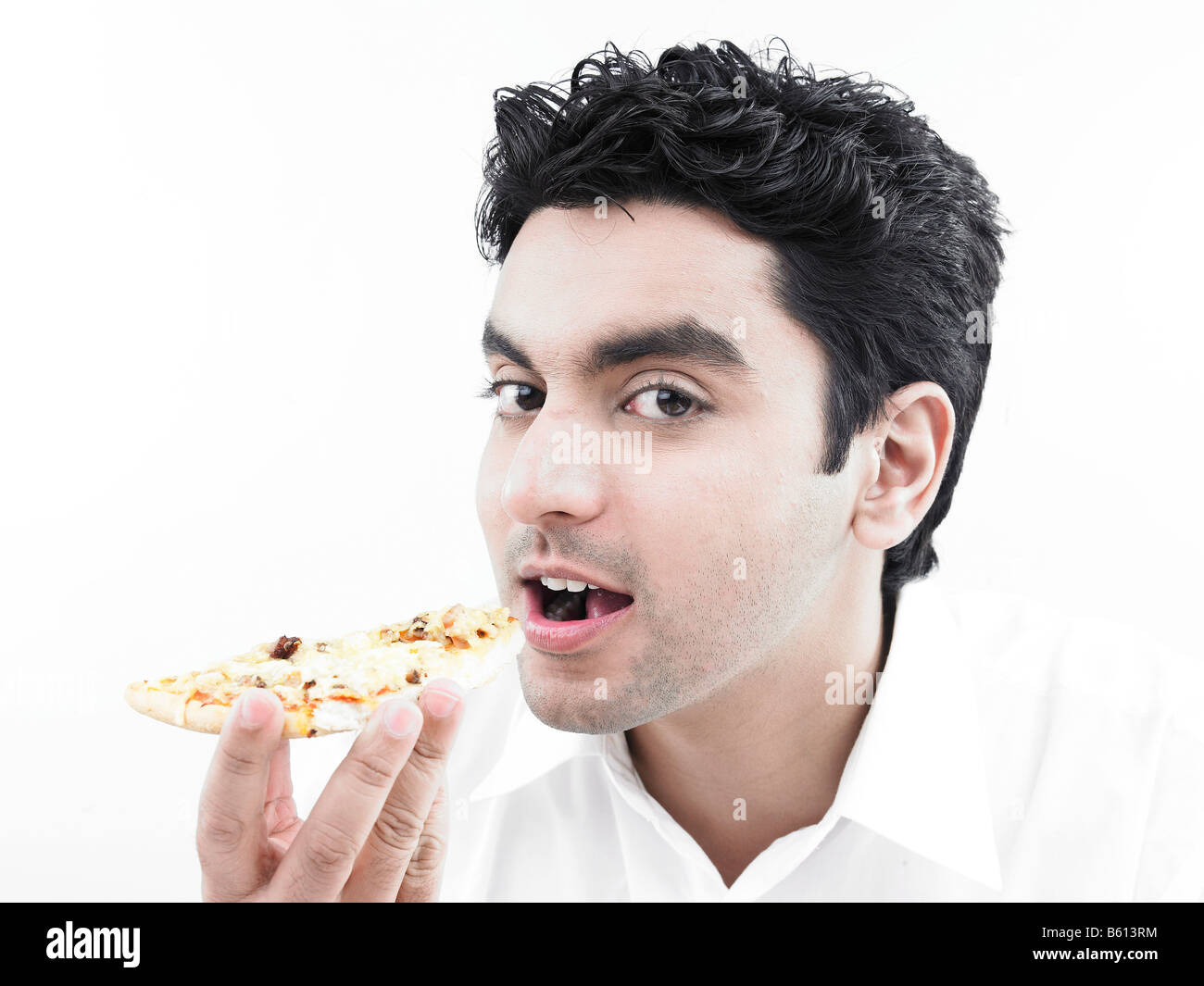 Portrait d'une smart à la pizza manger son homme asiatique Banque D'Images