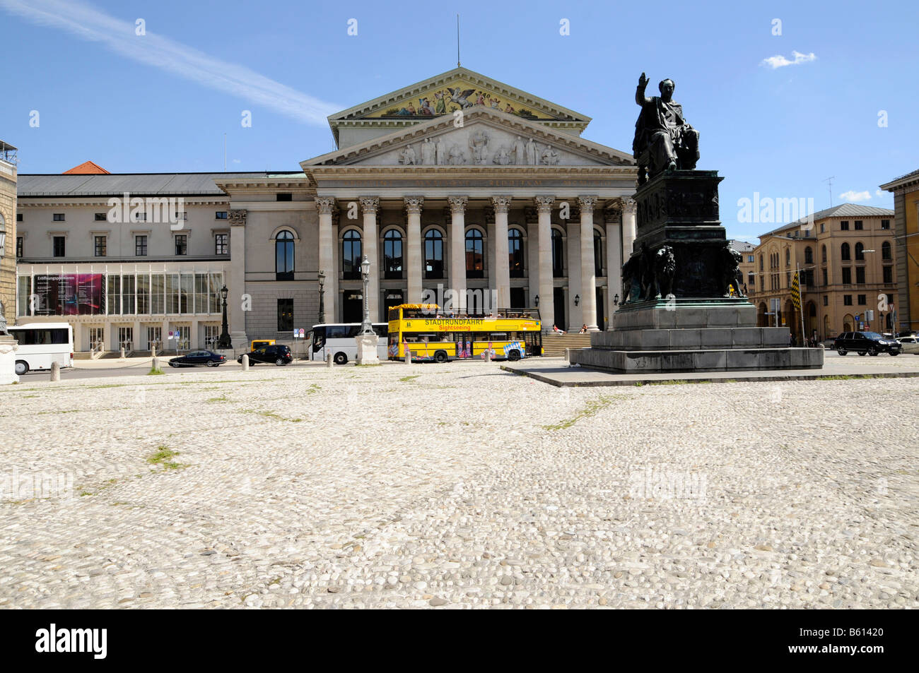 Nationaltheater, Oper, l'Opéra, visites guidée bus en face, Munich, Bavière Banque D'Images