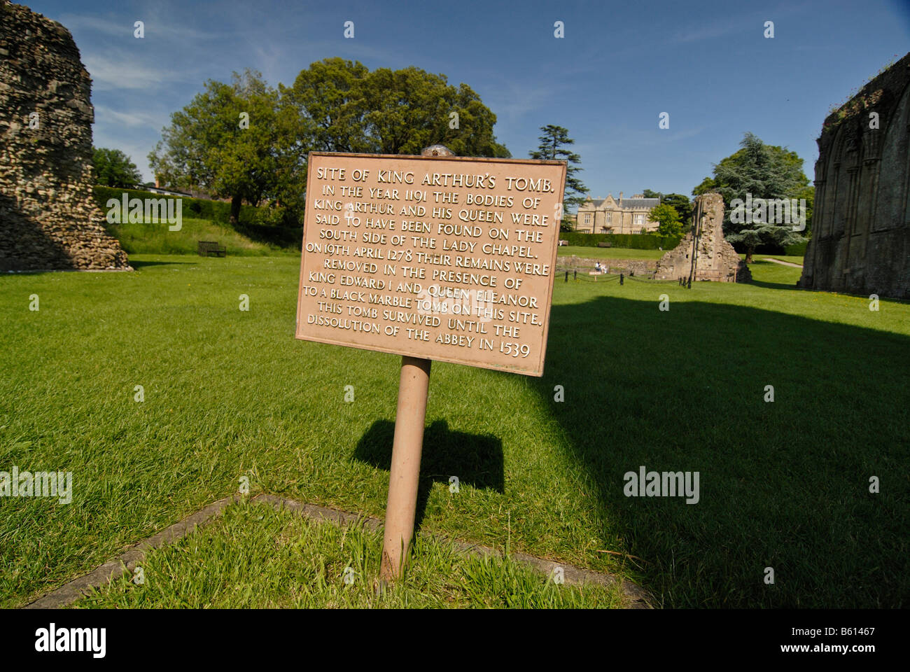 Inscrivez-vous à la tombe du Roi Arthur, Glastonbury Abbey, Ley lines, légende du Roi Arthur, Glastonbury, Somerset, Angleterre, Mendip Banque D'Images