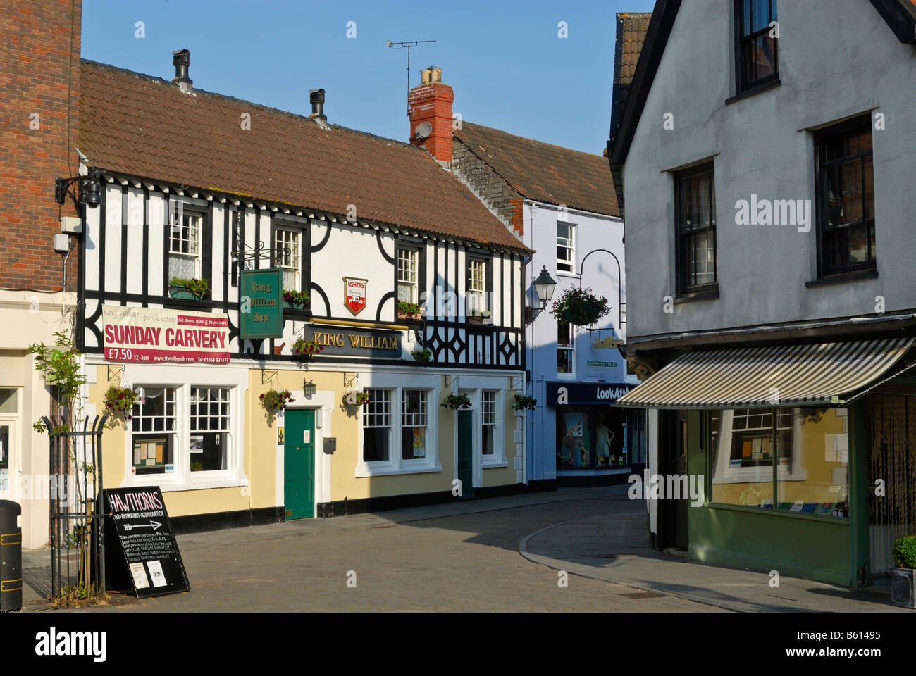 Rangée de maisons dans le centre-ville de Glastonbury, Ley lines, légende du Roi Arthur, Glastonbury, Somerset, Angleterre, Mendip Banque D'Images