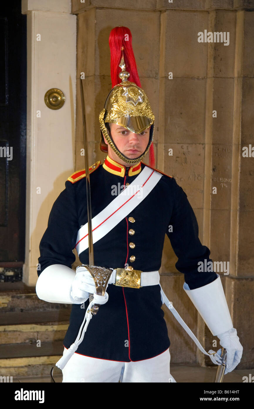 Le cavalier de la Household Cavalry de l'armée britannique qui gardaient la Horse Guards à Londres en Angleterre Banque D'Images