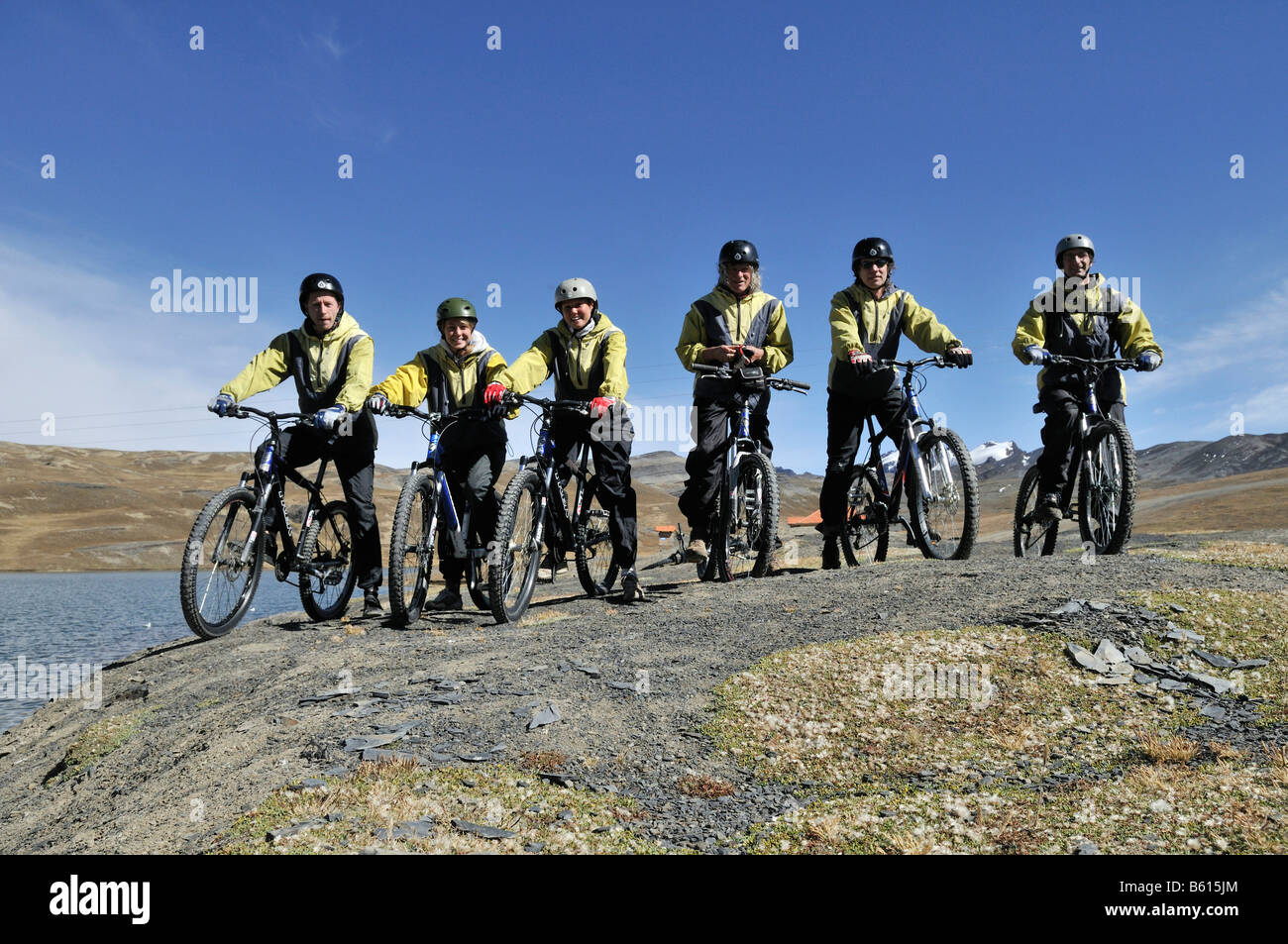 Groupe de vététistes, Deathroad, Altiplano, La Paz, Bolivie, Amérique du Sud Banque D'Images