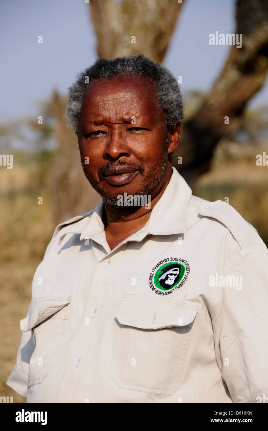 Joe Kuwai Ole, employé de la Société zoologique de Francfort, Frankfurter Zoologischen Gesellschaft, ZGF, et ancien compagnon Banque D'Images