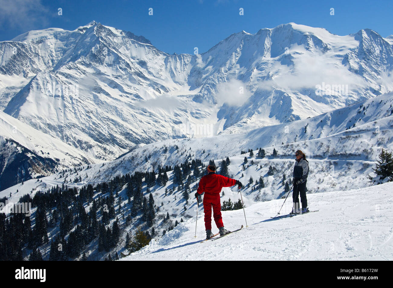 Sking zone située sous le massif du Mont-Blanc, à Saint-Gervais, Savoie, France, Europe Banque D'Images