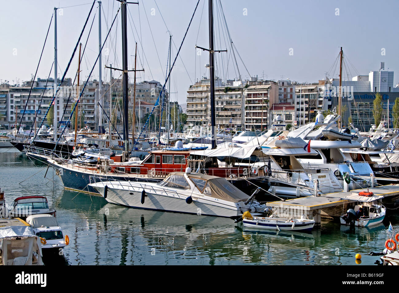 Le port du Pirée port Pasalimani grec Athènes Grèce Banque D'Images