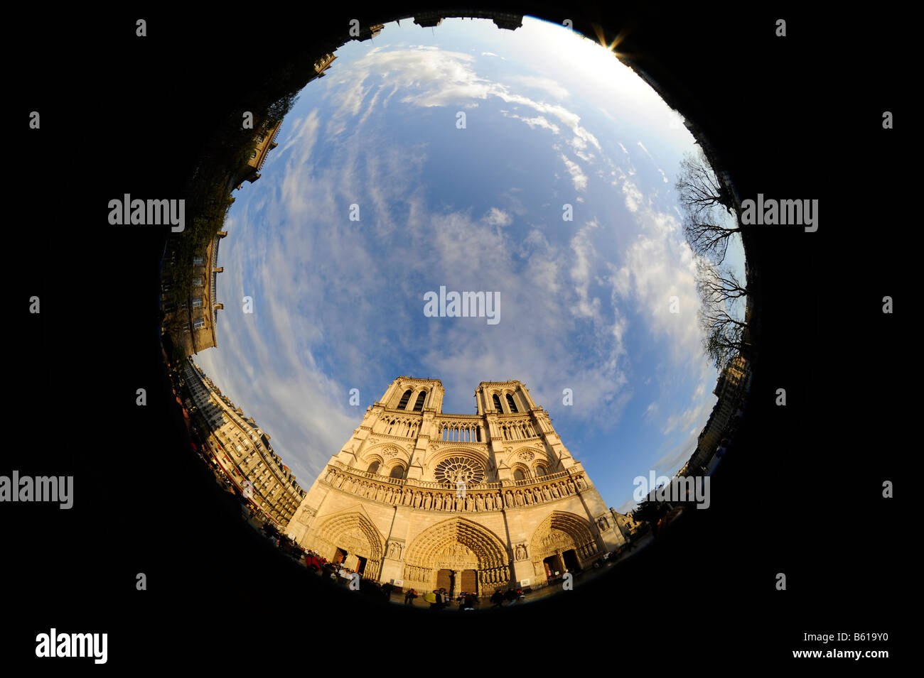 Notre Dame de Paris avec portail principal, vue ouest, Paris, France, Europe Banque D'Images