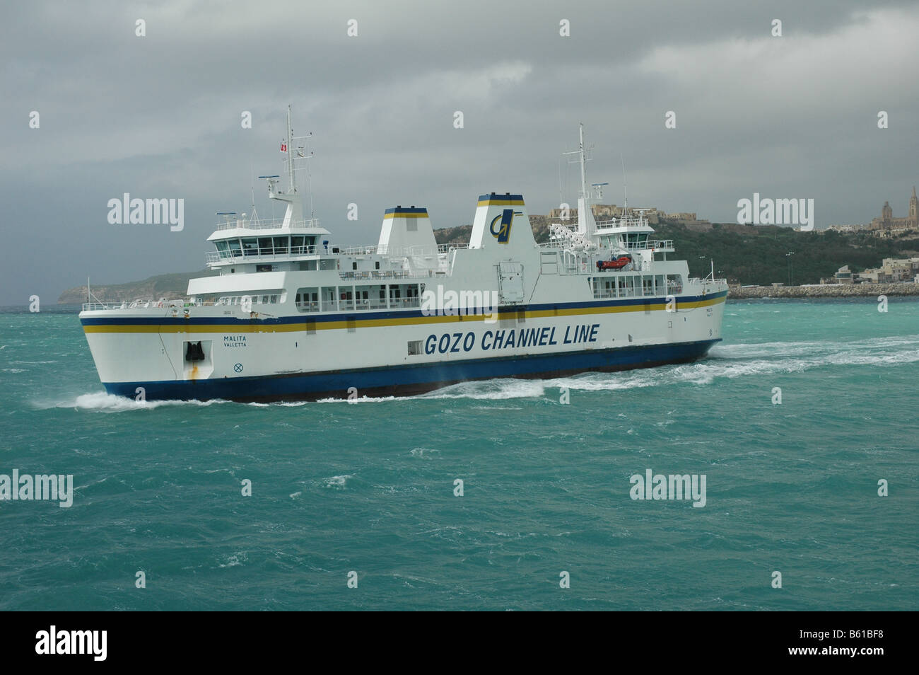 Canal de Gozo Gozo Ferry ligne se connecte avec Malte Banque D'Images