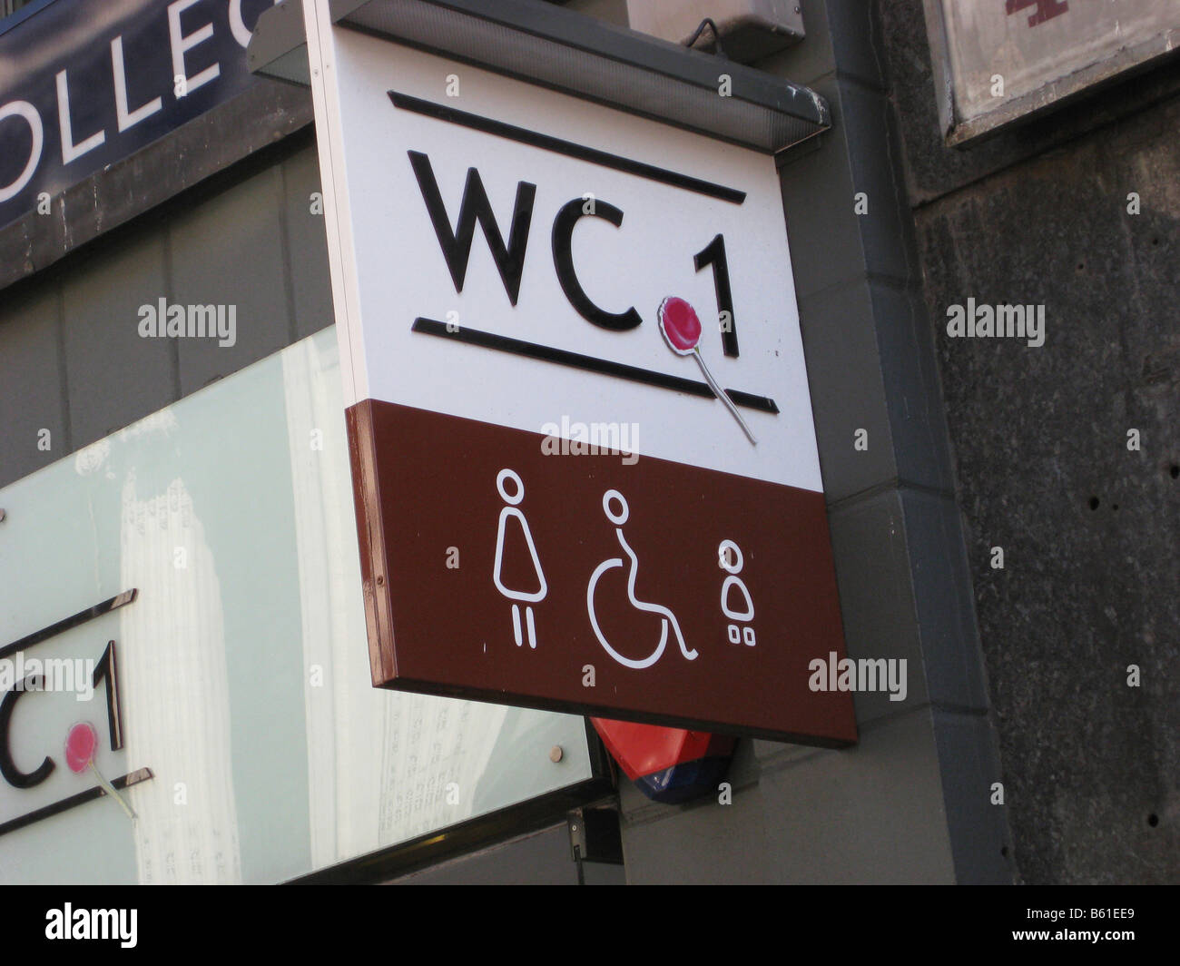 Les toilettes de luxe signe Chers Oxford Street Londres WC1 Go UK Photo  Stock - Alamy