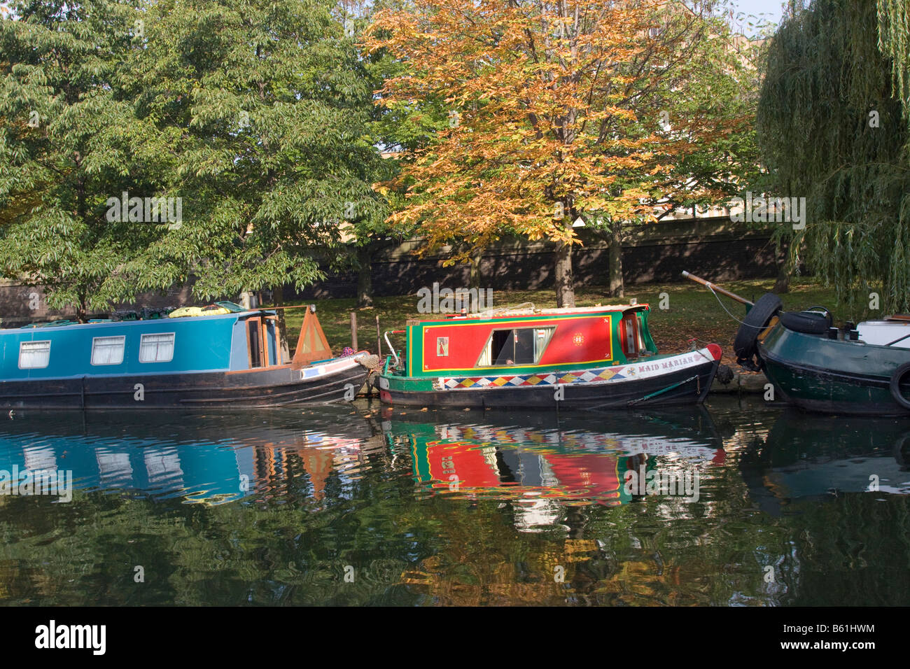 Bateaux étroits sur canal à petite Venise Londres GB UK Banque D'Images
