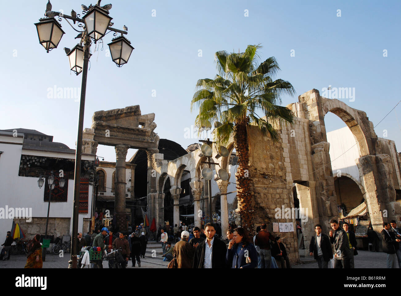 Vestiges de la porte ouest du Temple de Jupiter Jupiter romain, aujourd'hui l'entrée du souk, dans le centre-ville historique de Banque D'Images