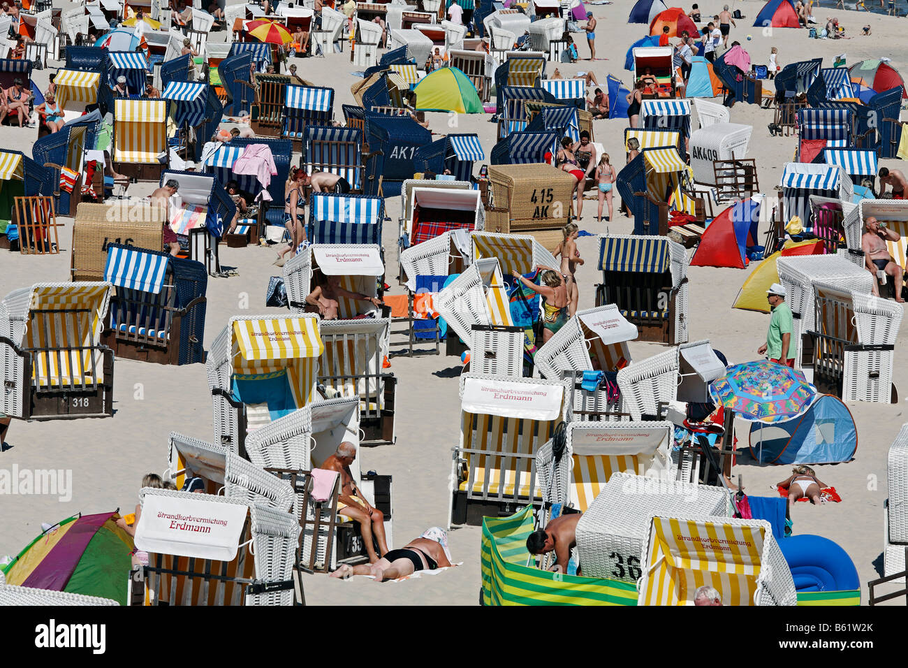 Plage avec chaises de plage bondée, Heringsdorf Usedom Island resort,, Mecklembourg-Poméranie-Occidentale, Allemagne, Europe Banque D'Images