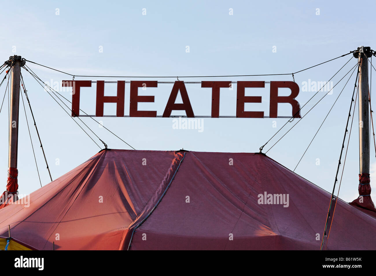 Théâtre Heringsdorf tente, Chapeau Rouge, le théâtre de l'île d'Usedom, lettrage, Mecklembourg-Poméranie-Occidentale, Allemagne, Europe Banque D'Images