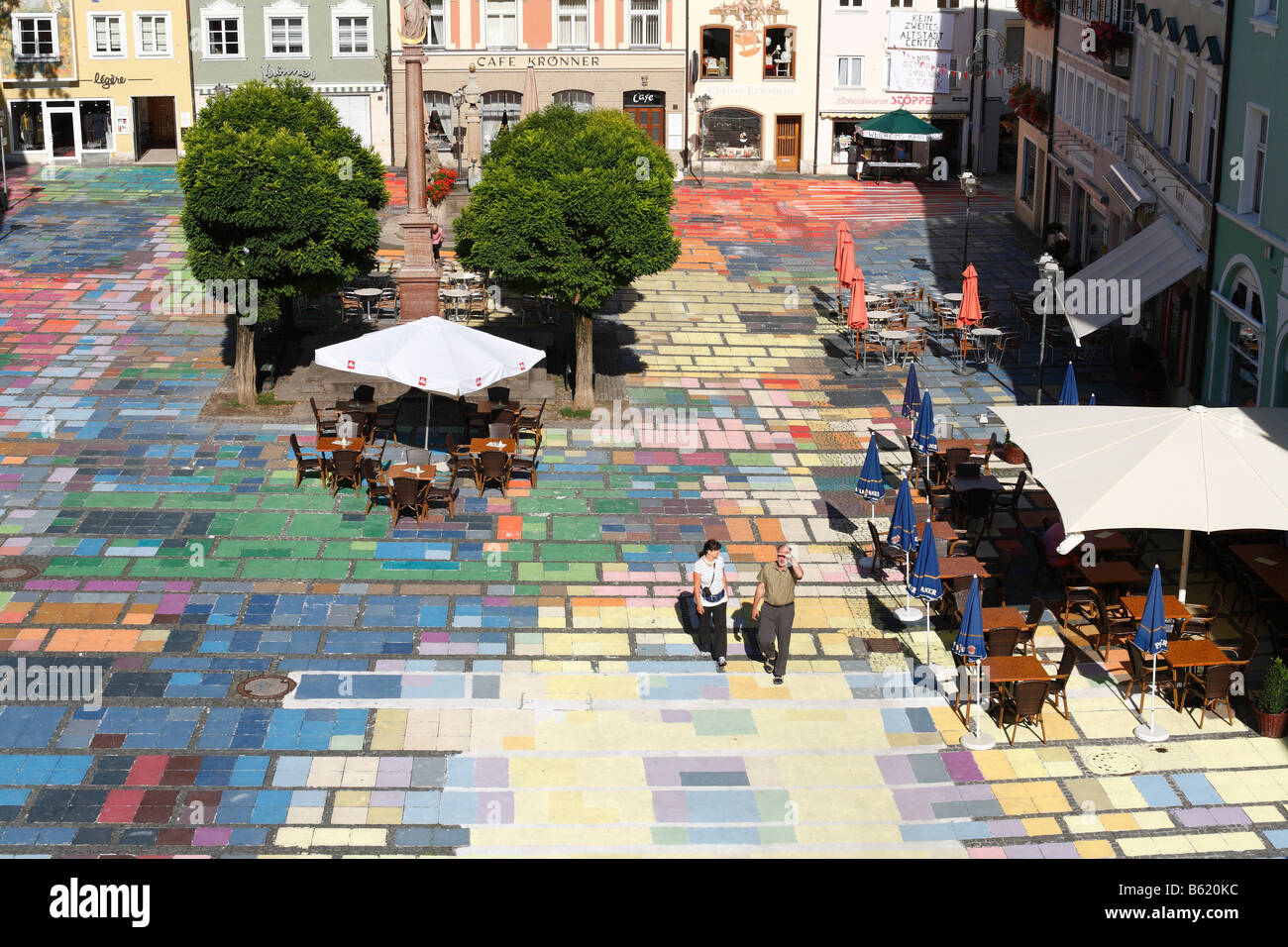 La Place Marienplatz dans Weilheim, trottoir avec des peintures de Kandinsky, Pfaffenwinkel, Upper Bavaria, Germany, Europe Banque D'Images