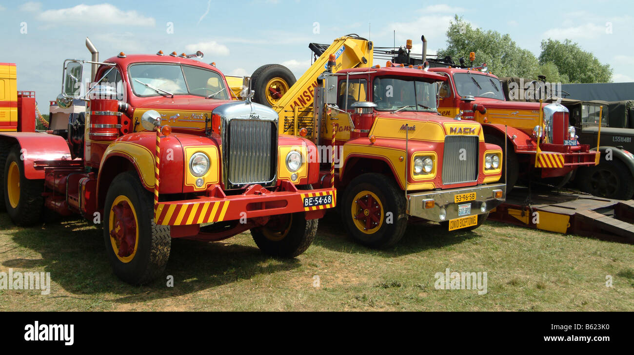 VehicleMBF1910 France une gamme de camions lourds Mack vintage préservé de Hollande Banque D'Images