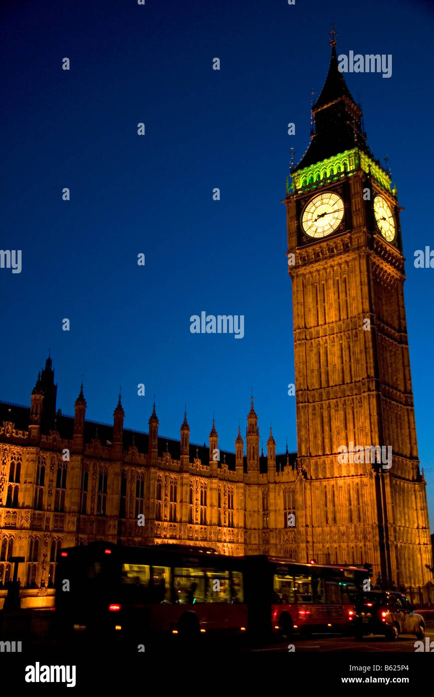 Big Ben de nuit dans la ville de Londres, Angleterre Banque D'Images