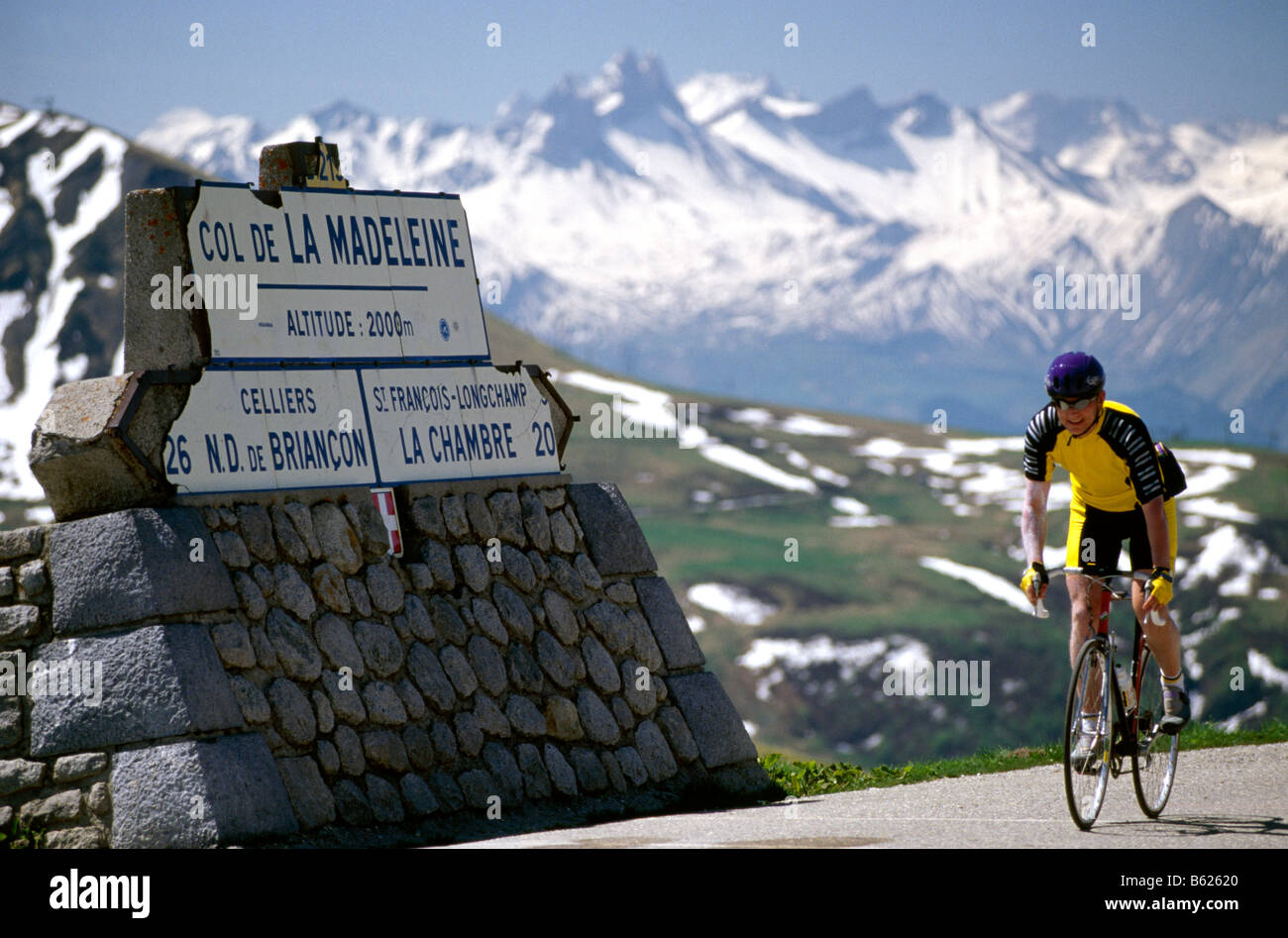 Cycliste, le Col de la Madeleine, Savoie, Rhone-Alpes, France, Europe Banque D'Images