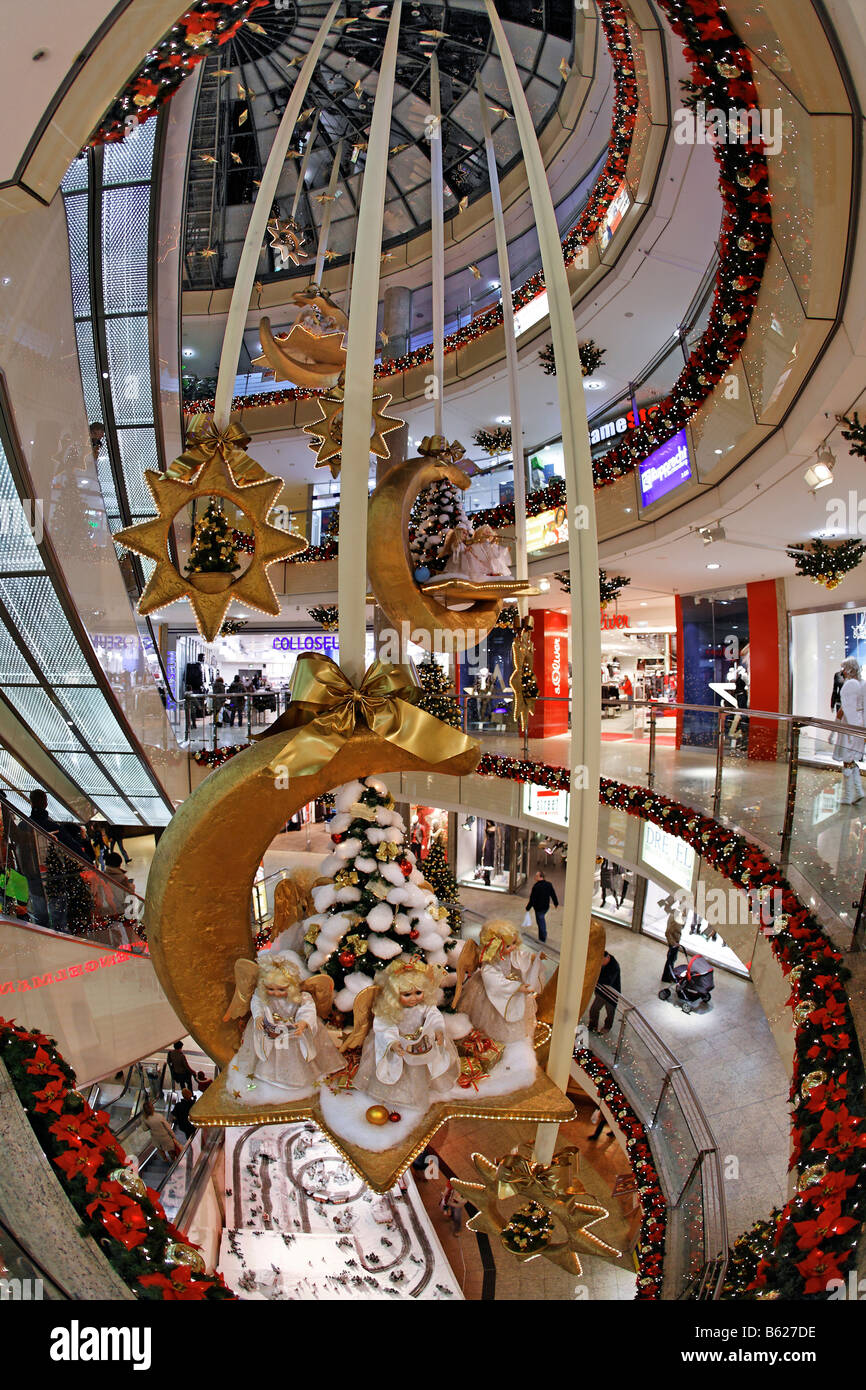 Point Ville department store, décorée pour Noël, centre commercial, escalator, Nuremberg, Middle Franconia, Bavaria, Germany Banque D'Images