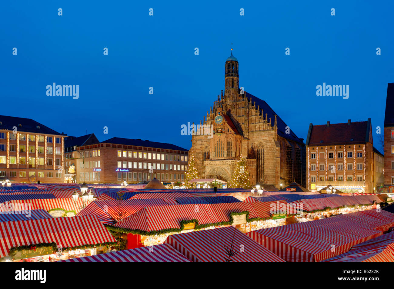 Marché de Noël, l'église Frauenkirche, principal marché, centre-ville historique, Nuremberg, Middle Franconia, Bavaria, Germany, Europe Banque D'Images