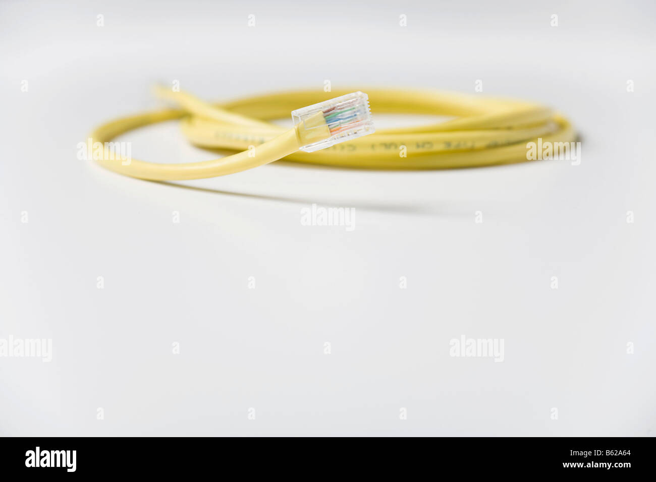 Câble réseau jaune Banque D'Images