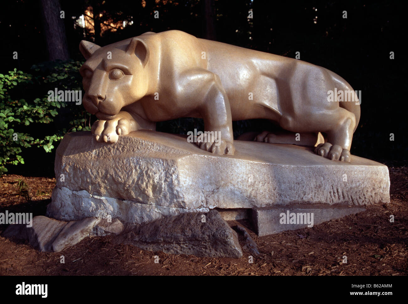 Statue de calcaire, The Nittany lion mascotte à la Pennsylvania State University les équipes sportives, State College, Pennsylvania, USA Banque D'Images