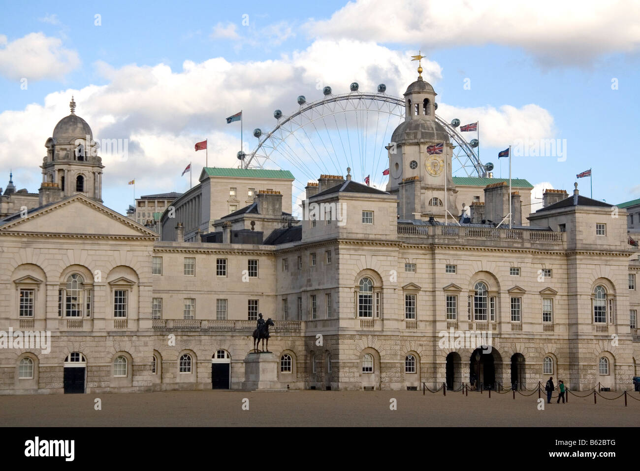 Horse Guards et le London Eye à Londres, Angleterre Banque D'Images