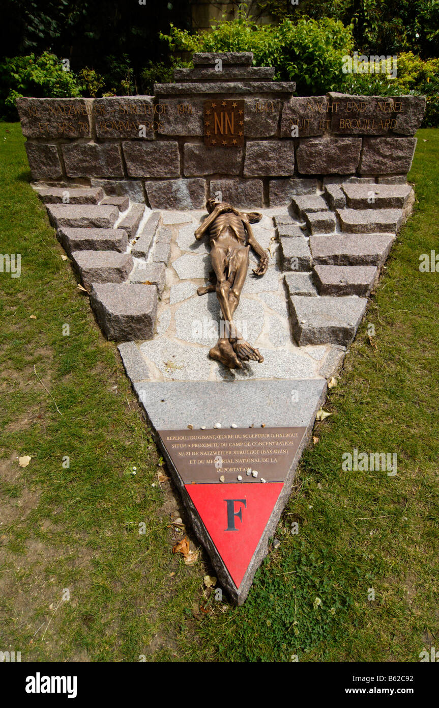 Sculpture, mémorial du camp de concentration de Natzweiler Struthof, Cimetiere du Pere Lachaise cemetery, Paris, France, Europe Banque D'Images